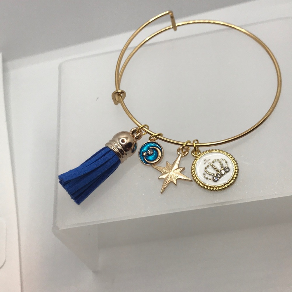 NWT Handmade charm bracelet. Blue&gold stackable